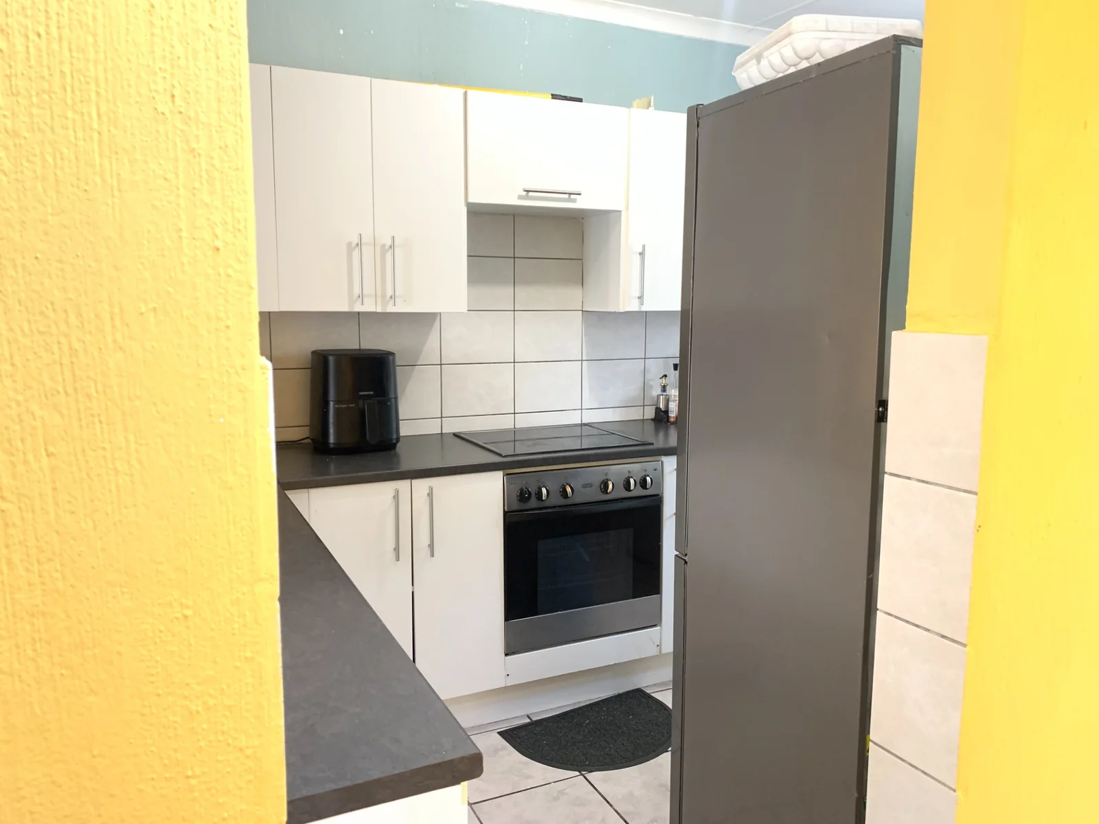 Spacious Corner Apartment in a Secure Complex – Ideal for Living or Investment