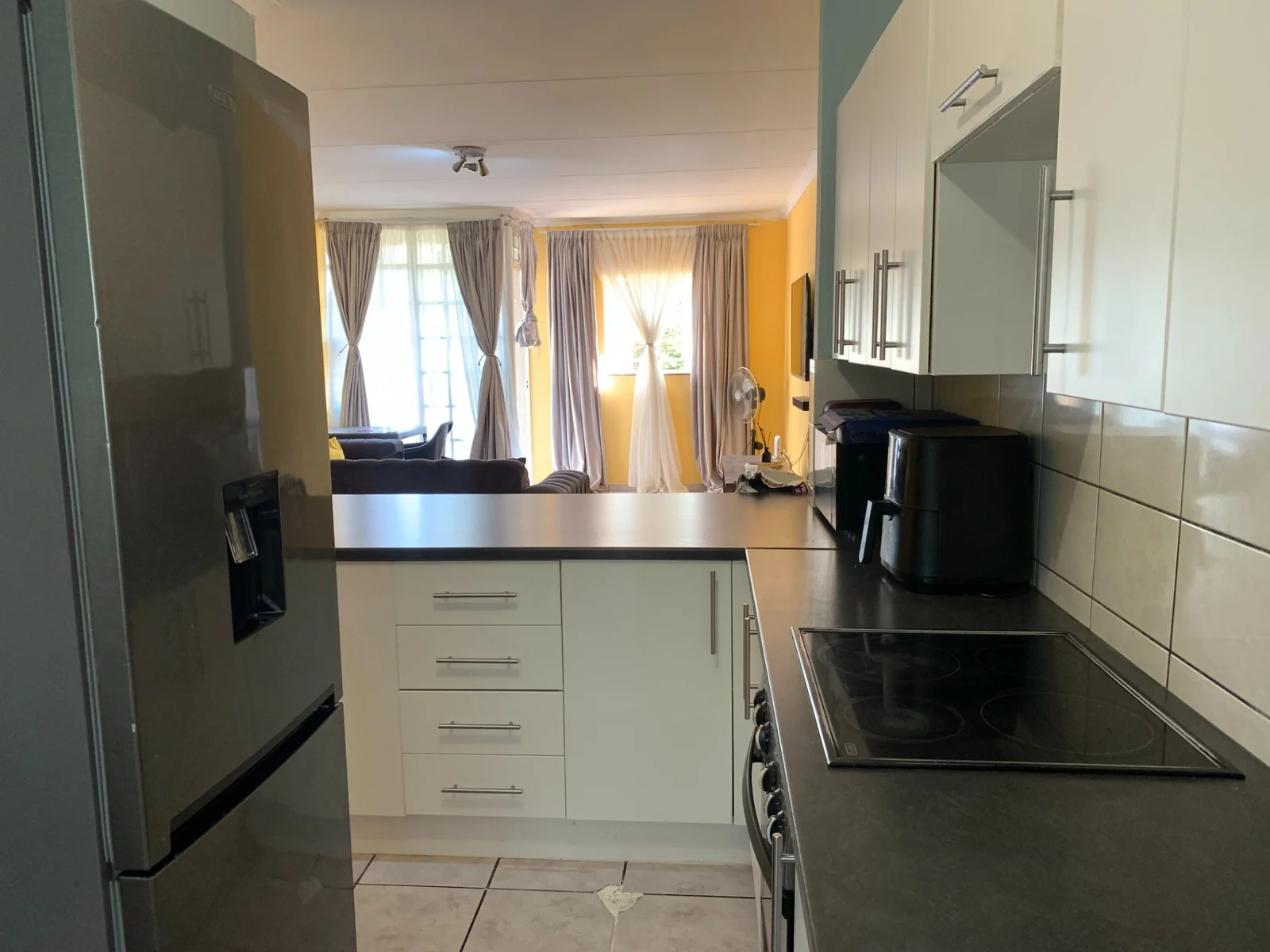 Spacious Corner Apartment in a Secure Complex – Ideal for Living or Investment