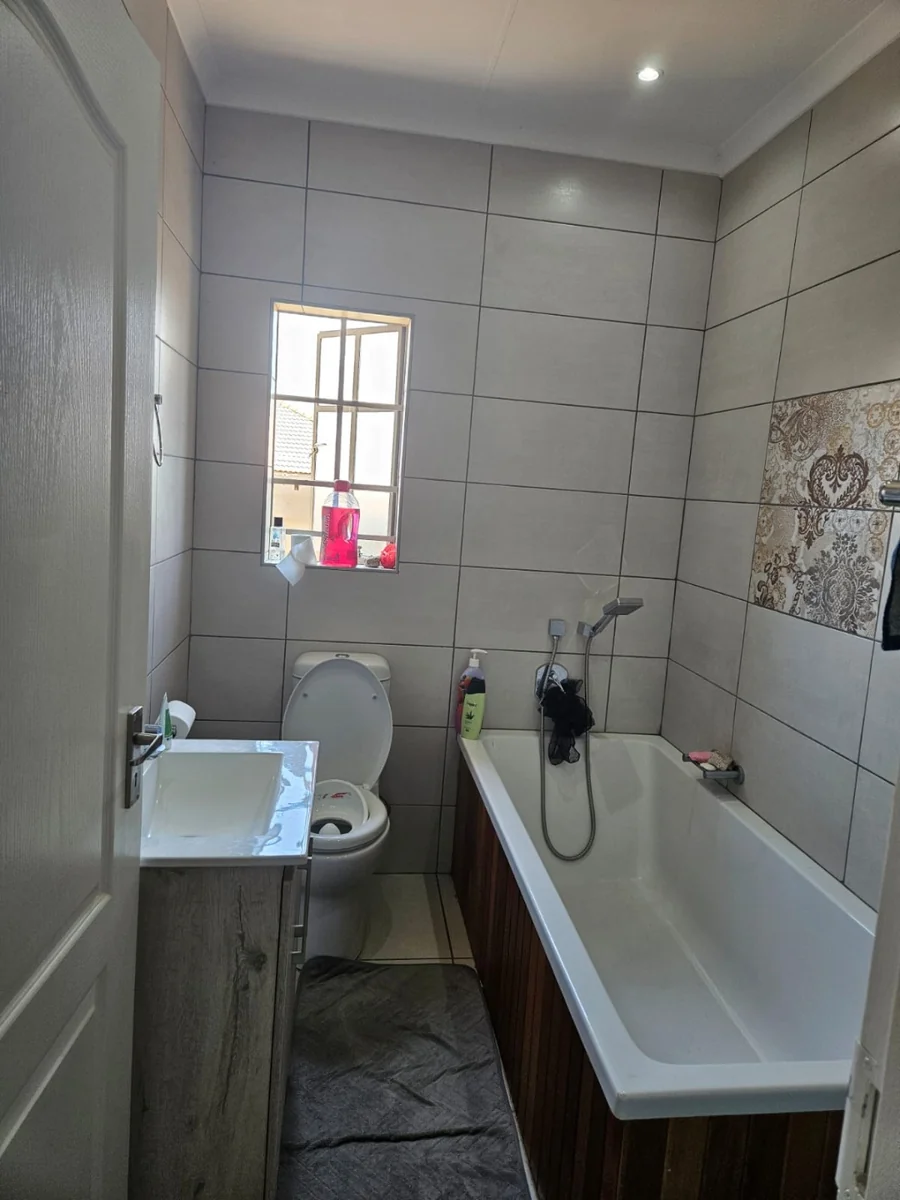 House for Sale in Hexriver Lifestyle Estate
