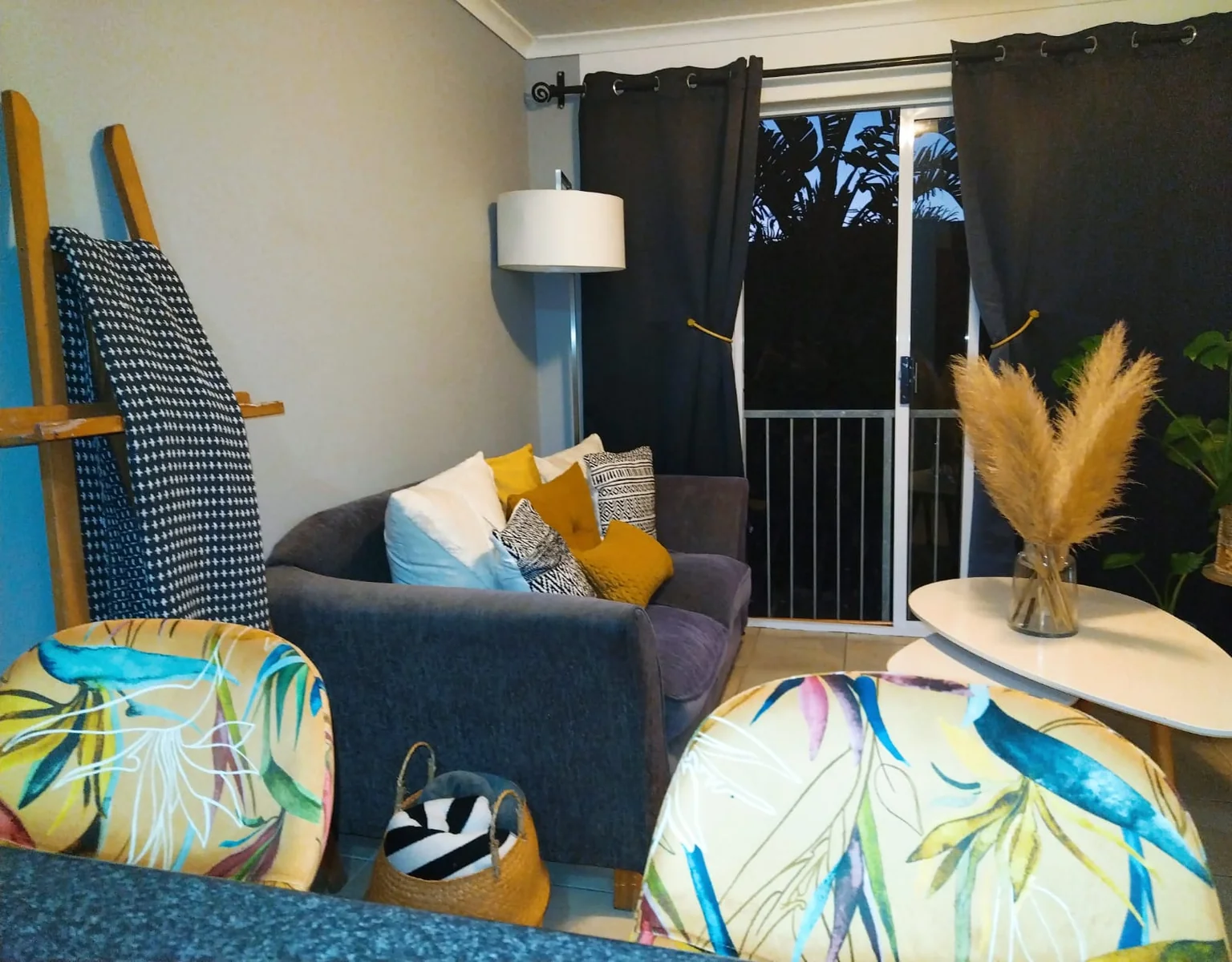 Neat 1 Bed unit for Sale - Walk to BEACH