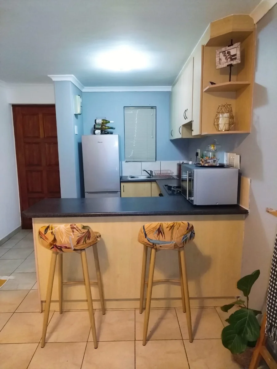Neat 1 Bed unit for Sale - Walk to BEACH