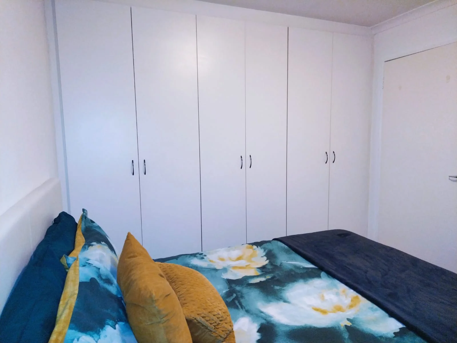 Neat 1 Bed unit for Sale - Walk to BEACH