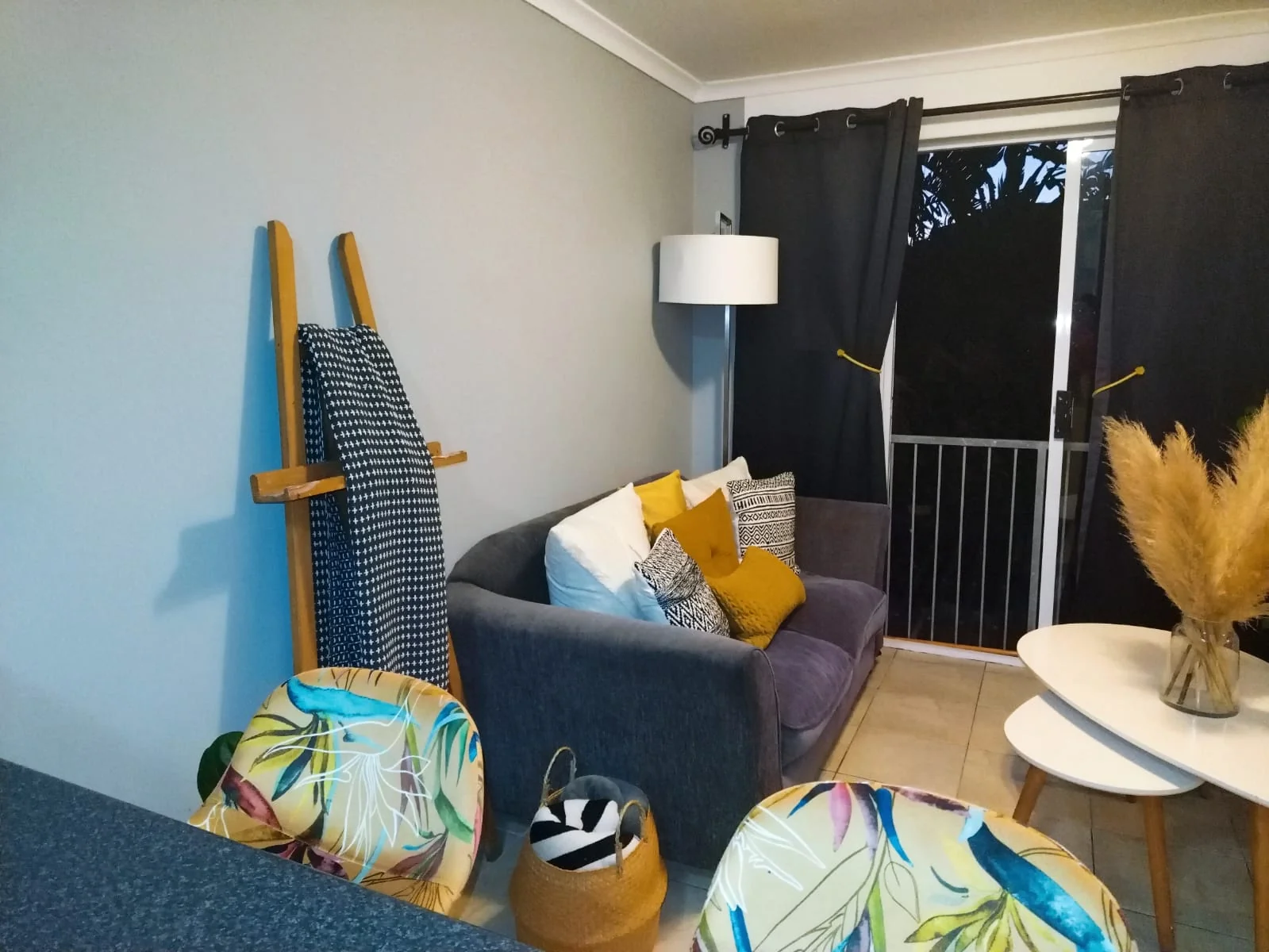 Neat 1 Bed unit for Sale - Walk to BEACH
