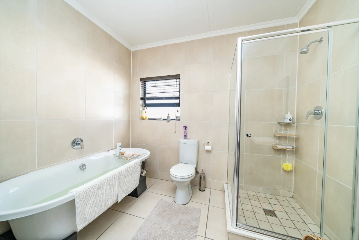 Lovely 2 Bedroom Apartment in Malakite, Greenstone Hill