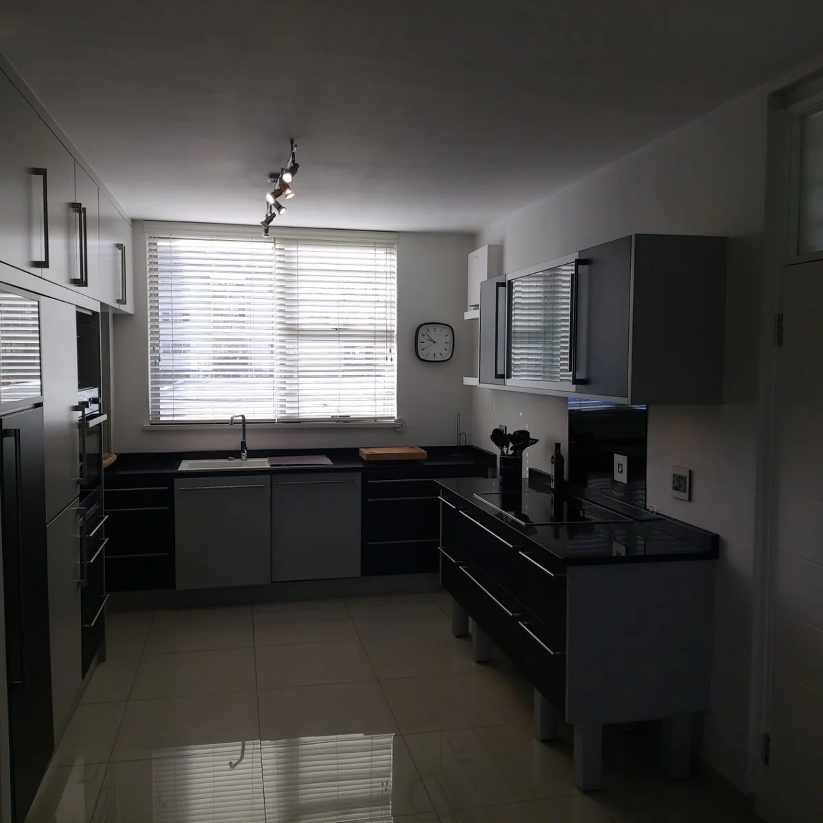 Fully Furnished 2 Bedroom Apartment / Flat to Rent in Milnerton Central