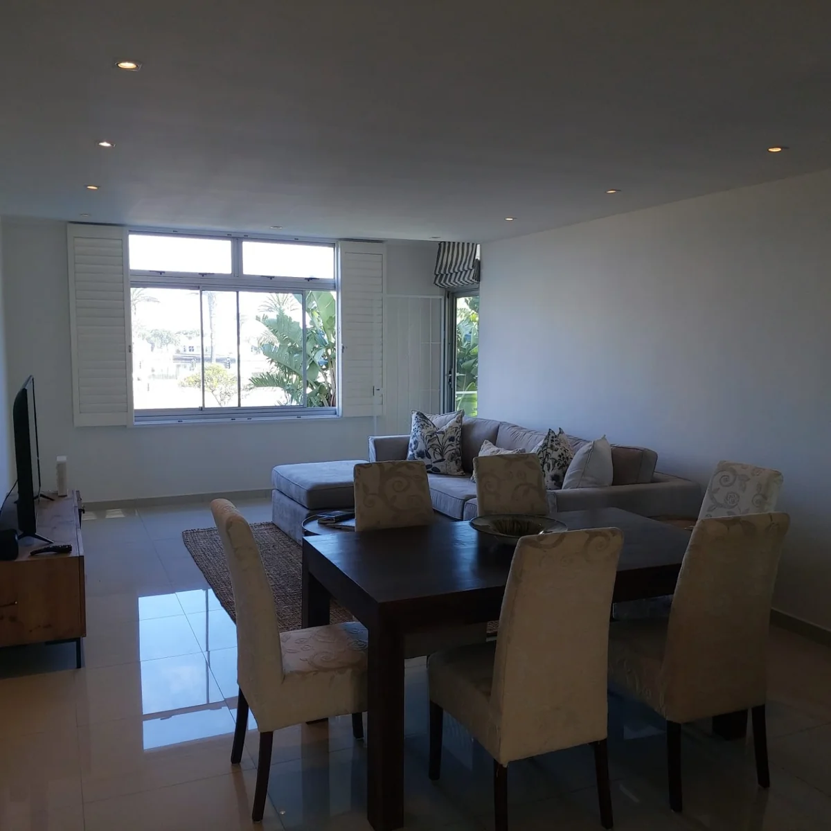 Fully Furnished 2 Bedroom Apartment / Flat to Rent in Milnerton Central
