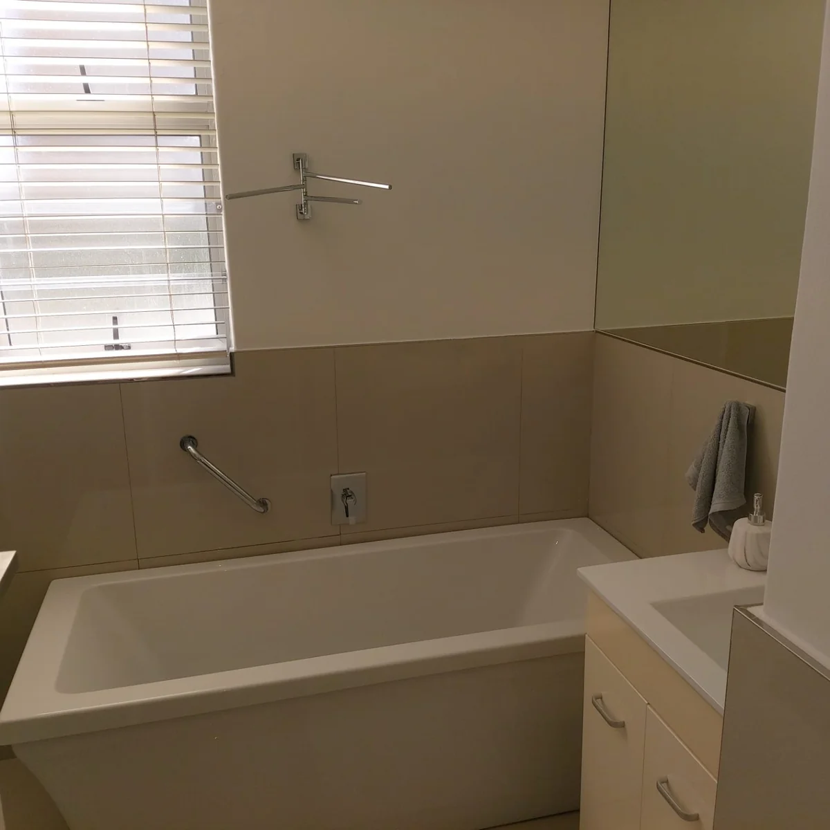 Fully Furnished 2 Bedroom Apartment / Flat to Rent in Milnerton Central