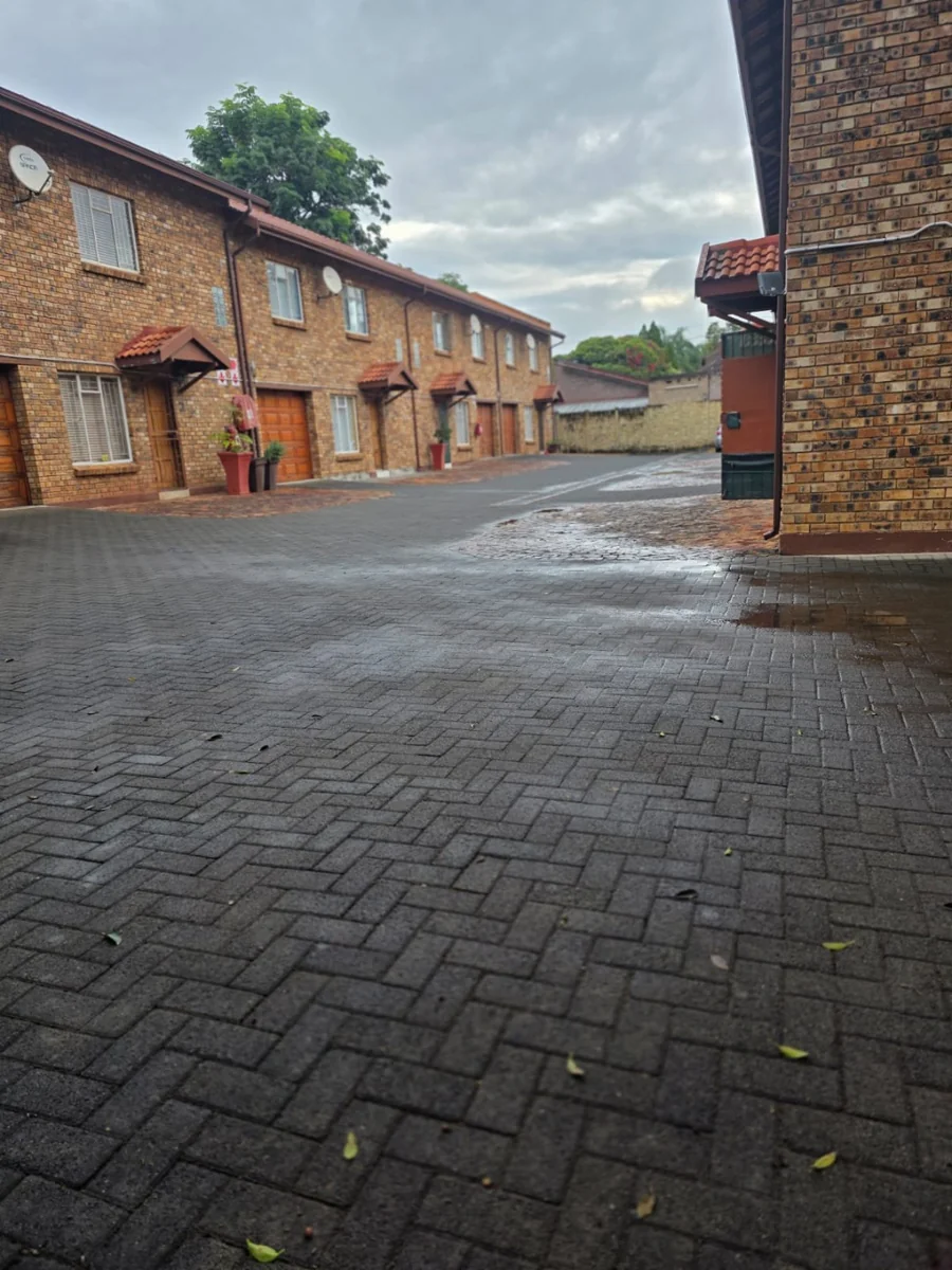 Sophisticated Urban Living: Stunning 3-Bedroom Duplex for Sale