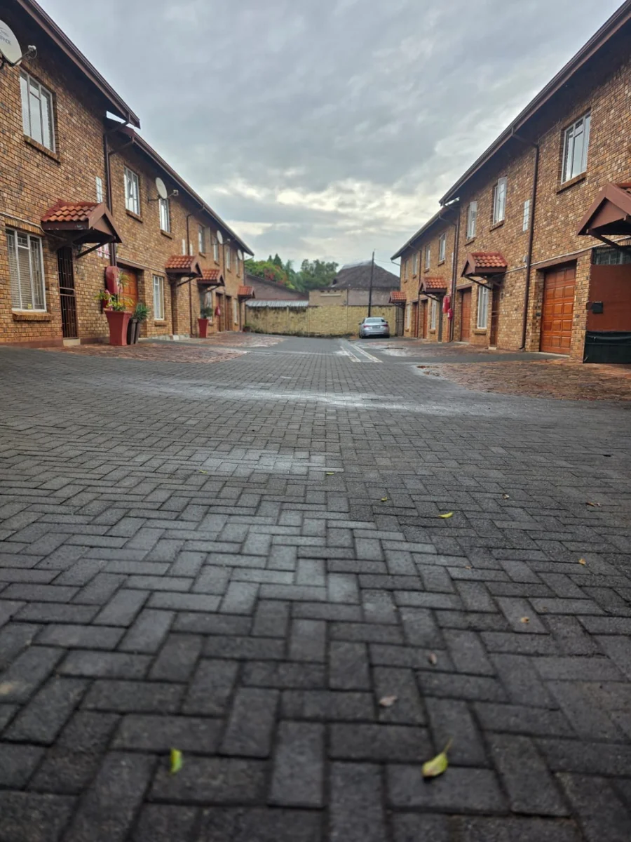 Sophisticated Urban Living: Stunning 3-Bedroom Duplex for Sale