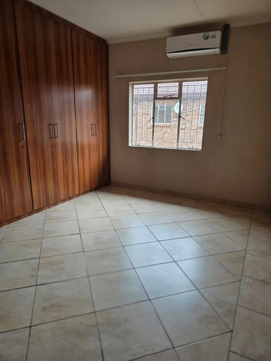 Sophisticated Urban Living: Stunning 3-Bedroom Duplex for Sale