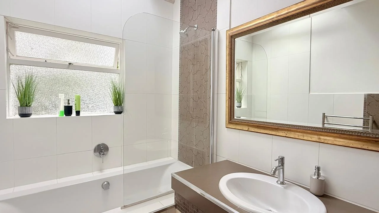 3 Bedroom fully furnished apartment available to rent for six months