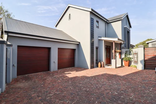 927.11 Hilltop, Heritage Hill, Centurion