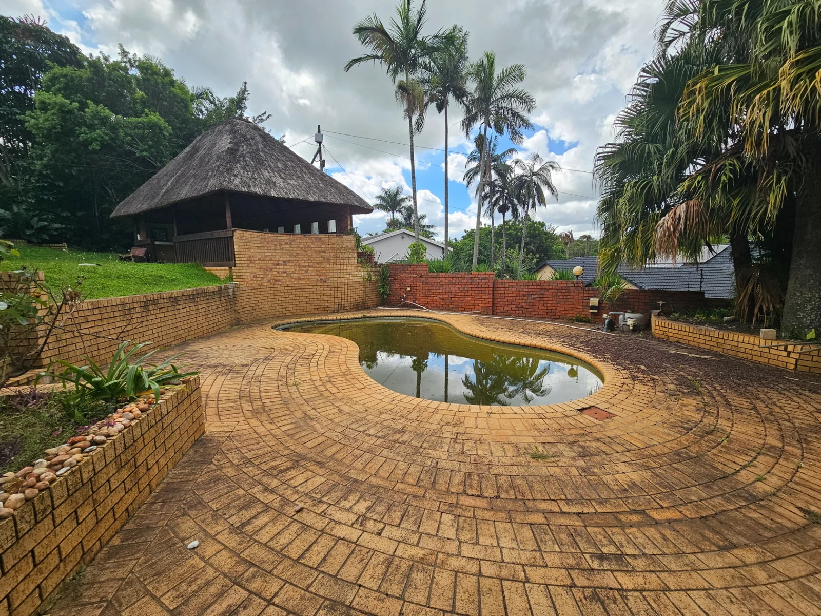 Spacious, well-situated 5 bedroomed home