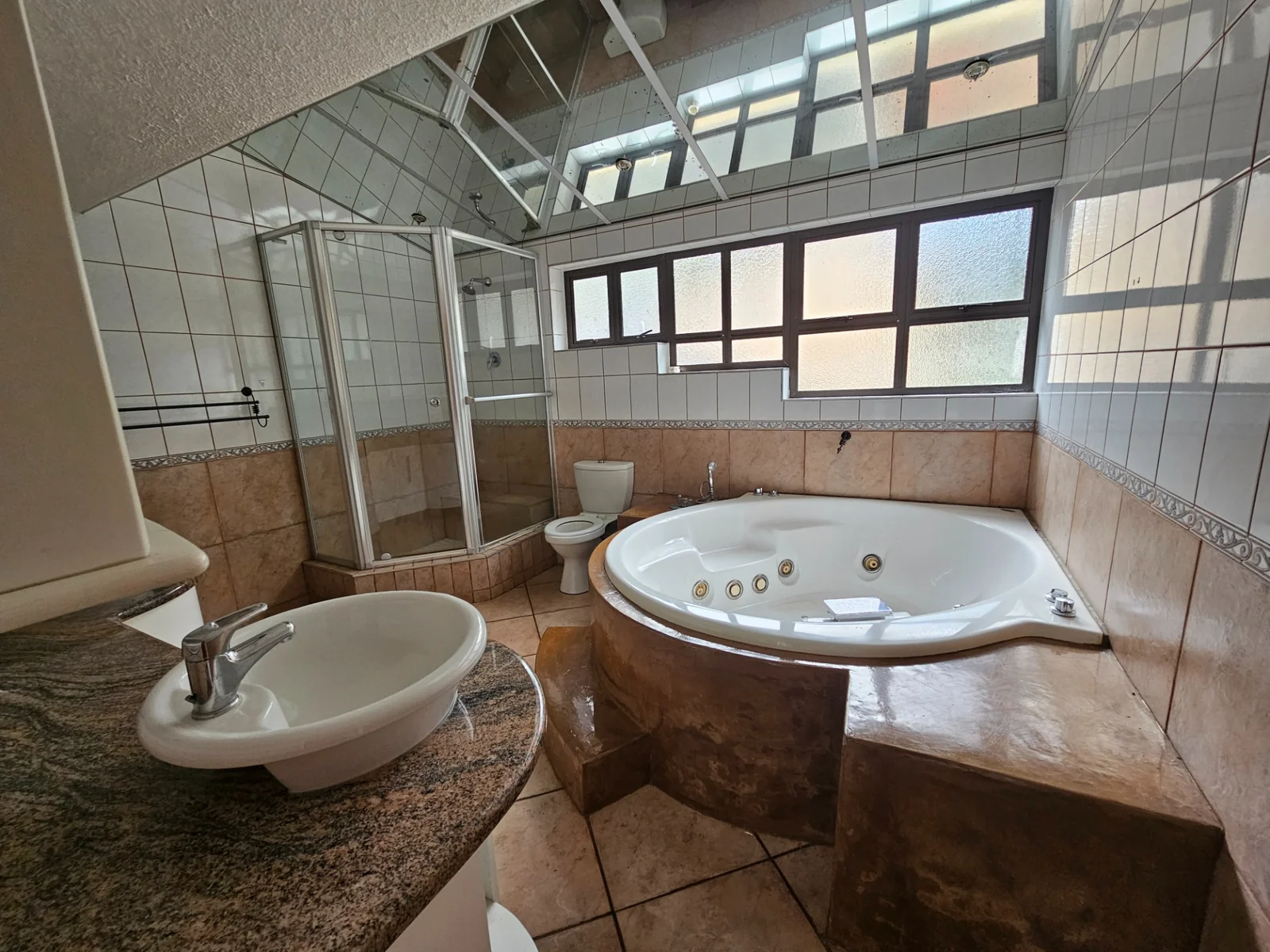 Spacious, well-situated 5 bedroomed home