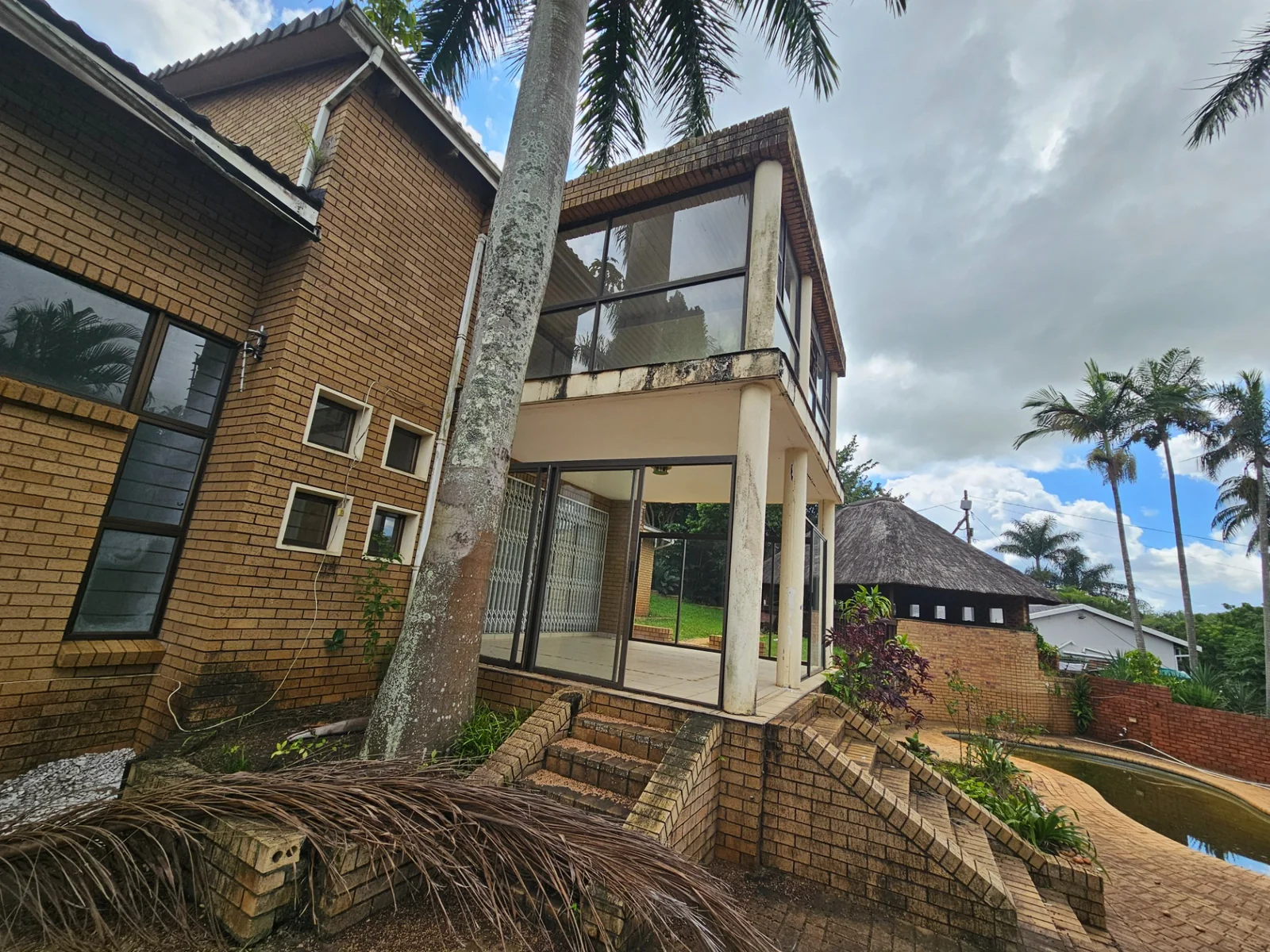 Spacious, well-situated 5 bedroomed home