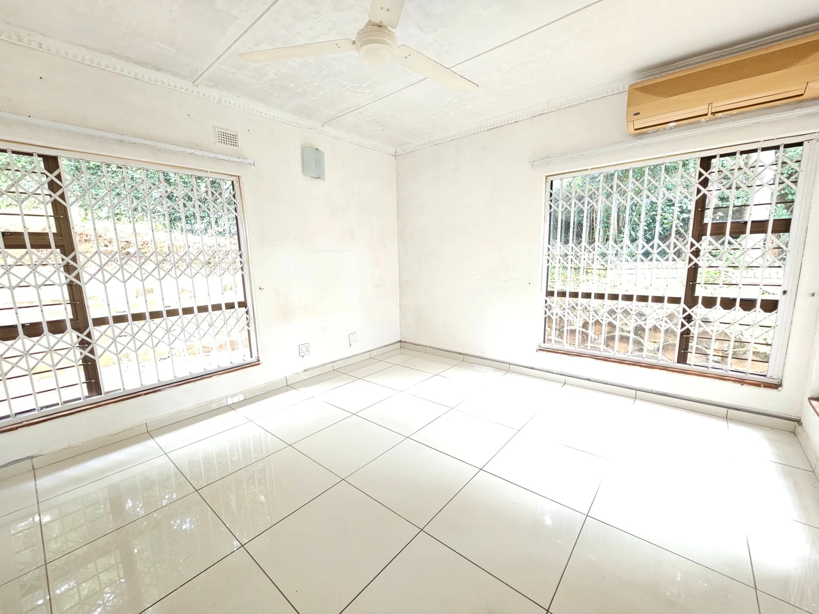 Spacious, well-situated 5 bedroomed home