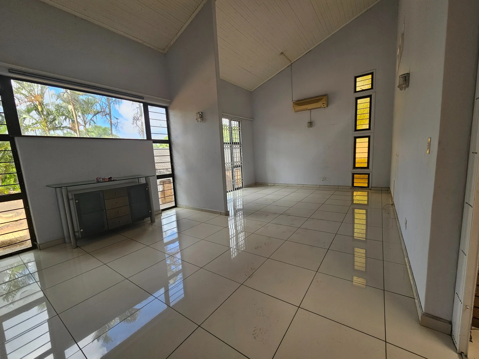 Spacious, well-situated 5 bedroomed home