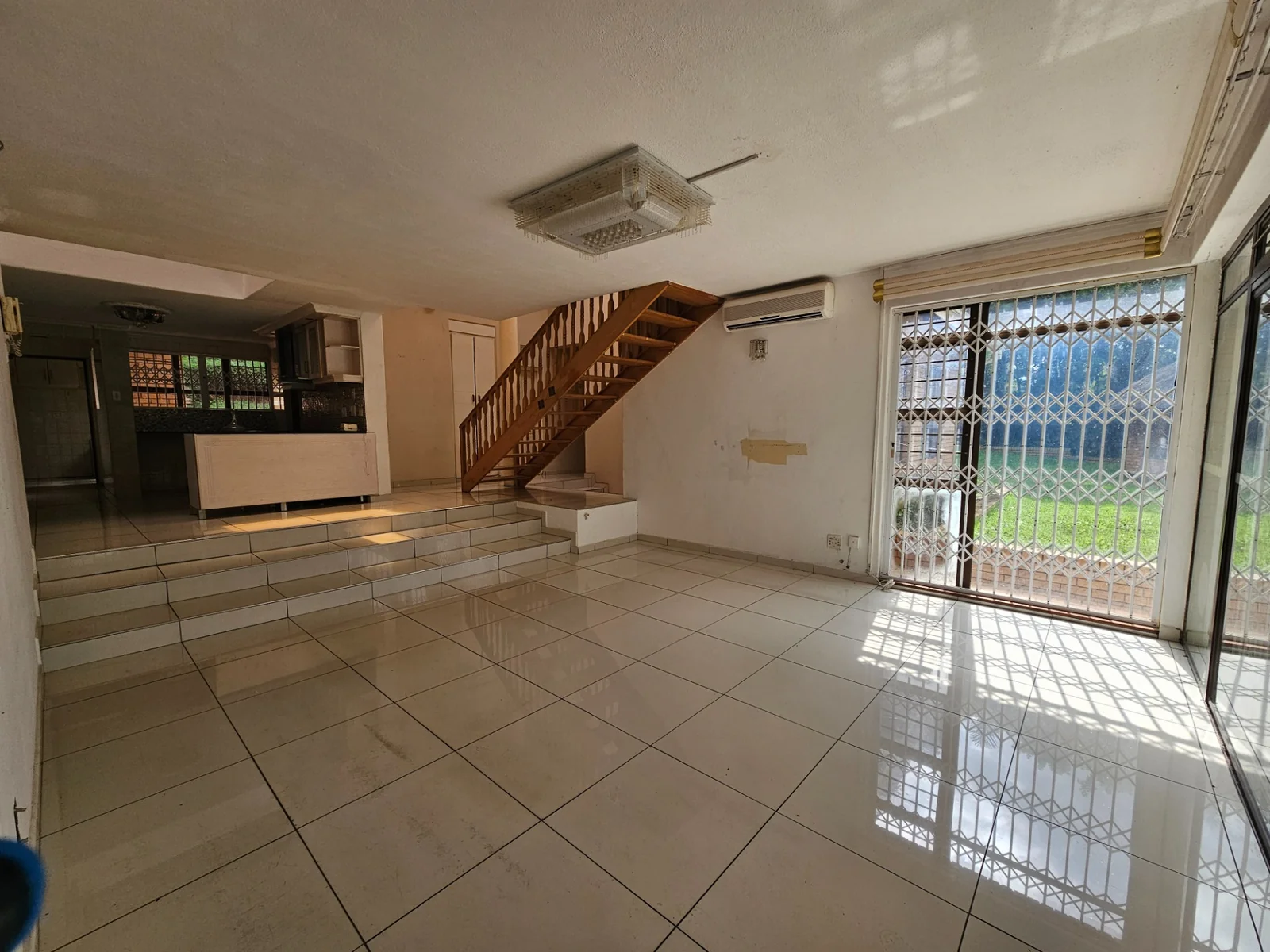 Spacious, well-situated 5 bedroomed home