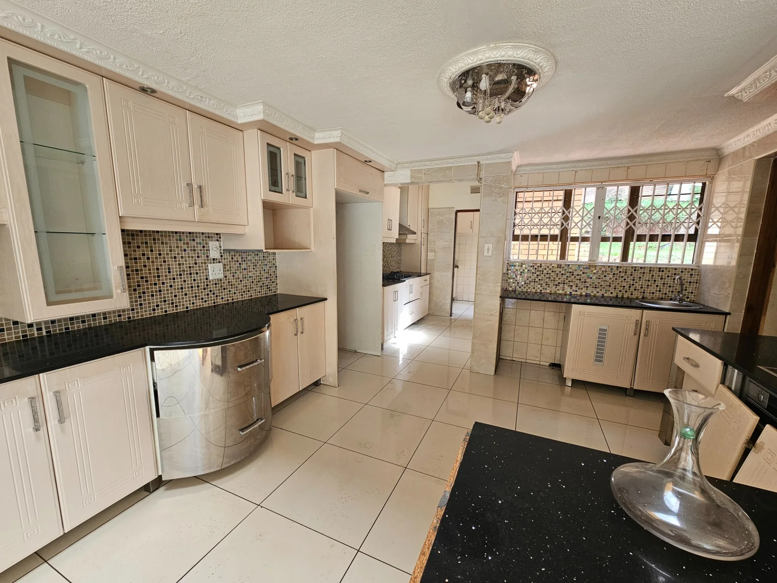 Spacious, well-situated 5 bedroomed home