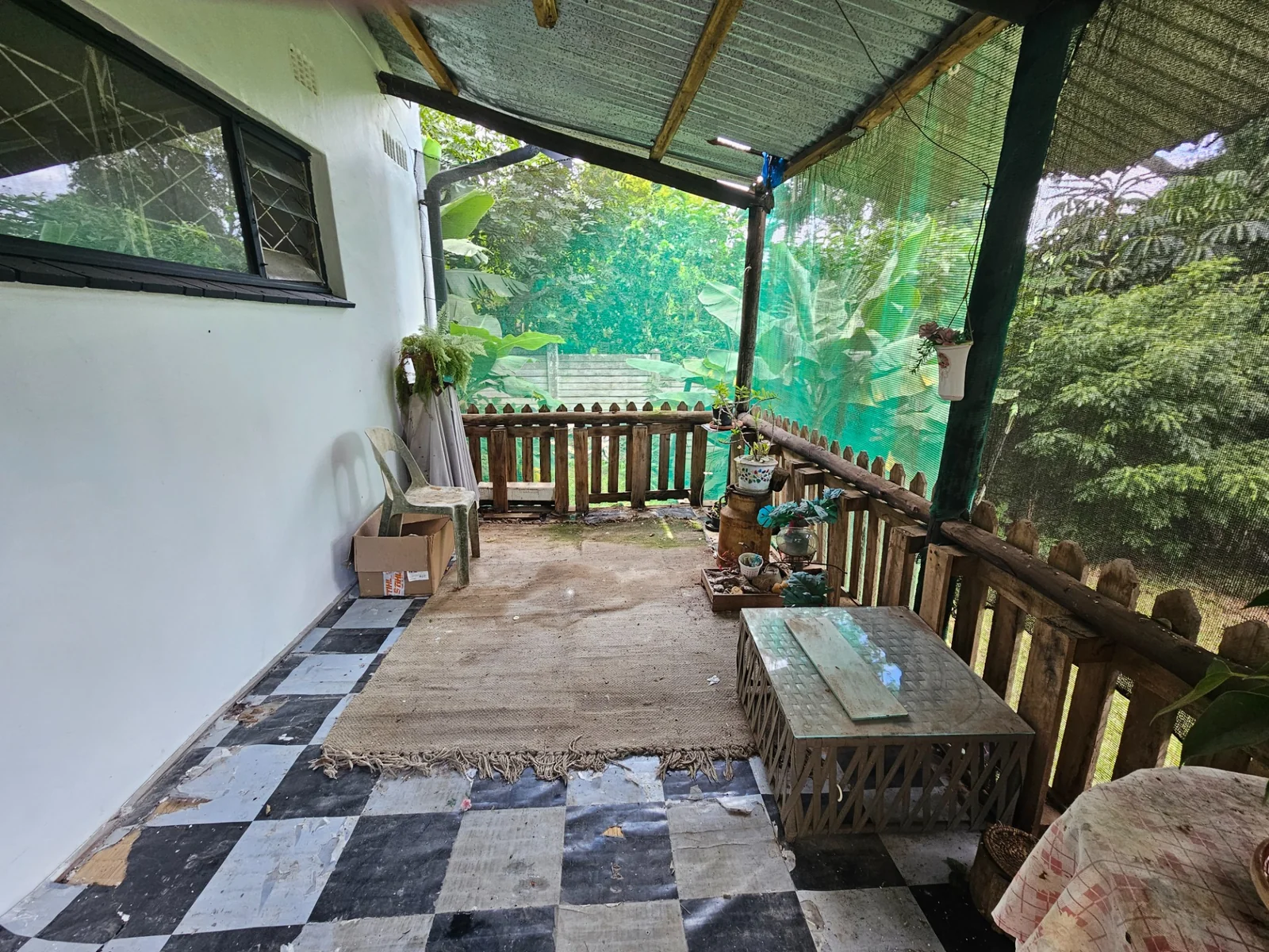 Comfortable 3 bedroom home with garden cottage