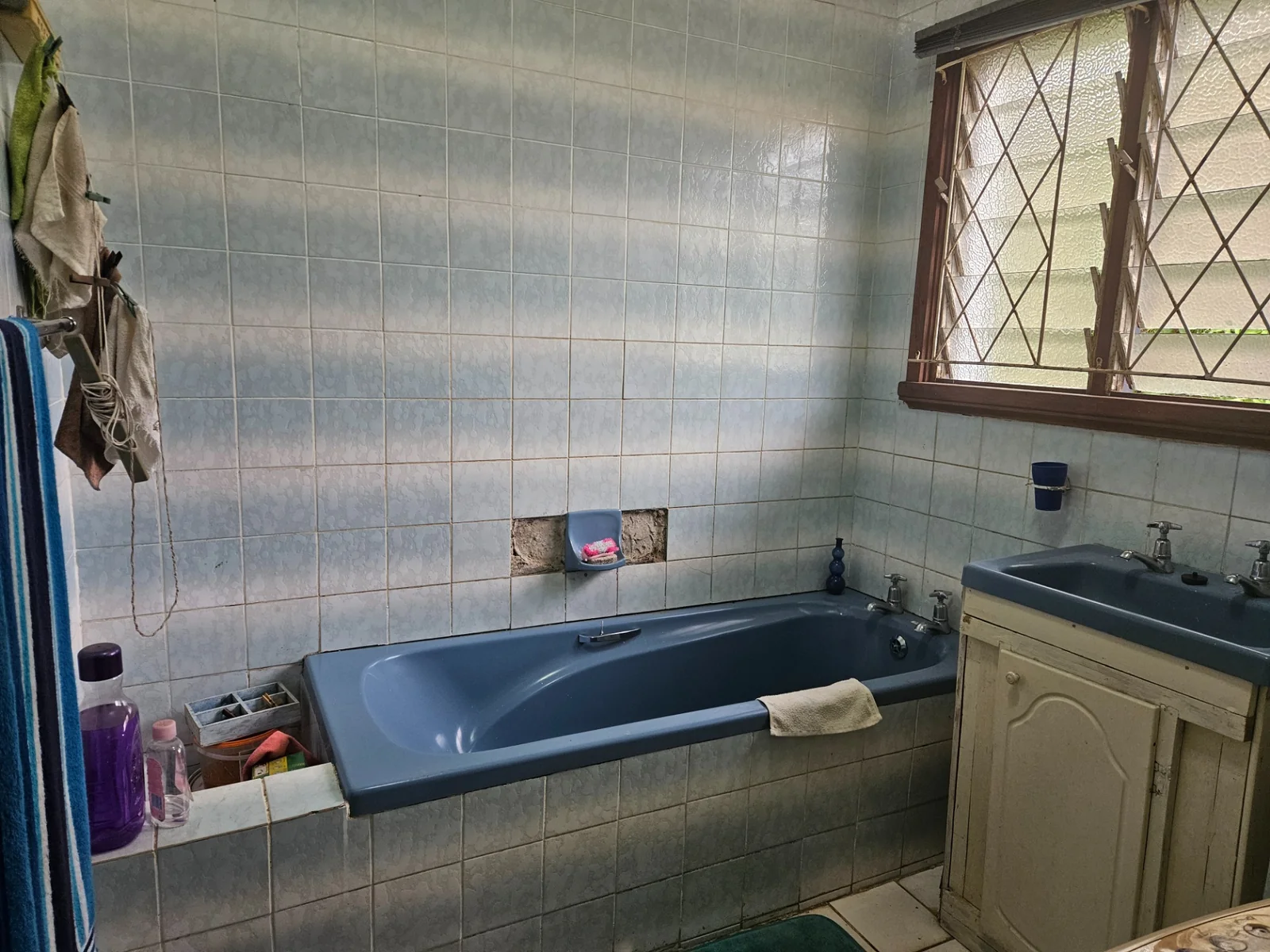 Comfortable 3 bedroom home with garden cottage