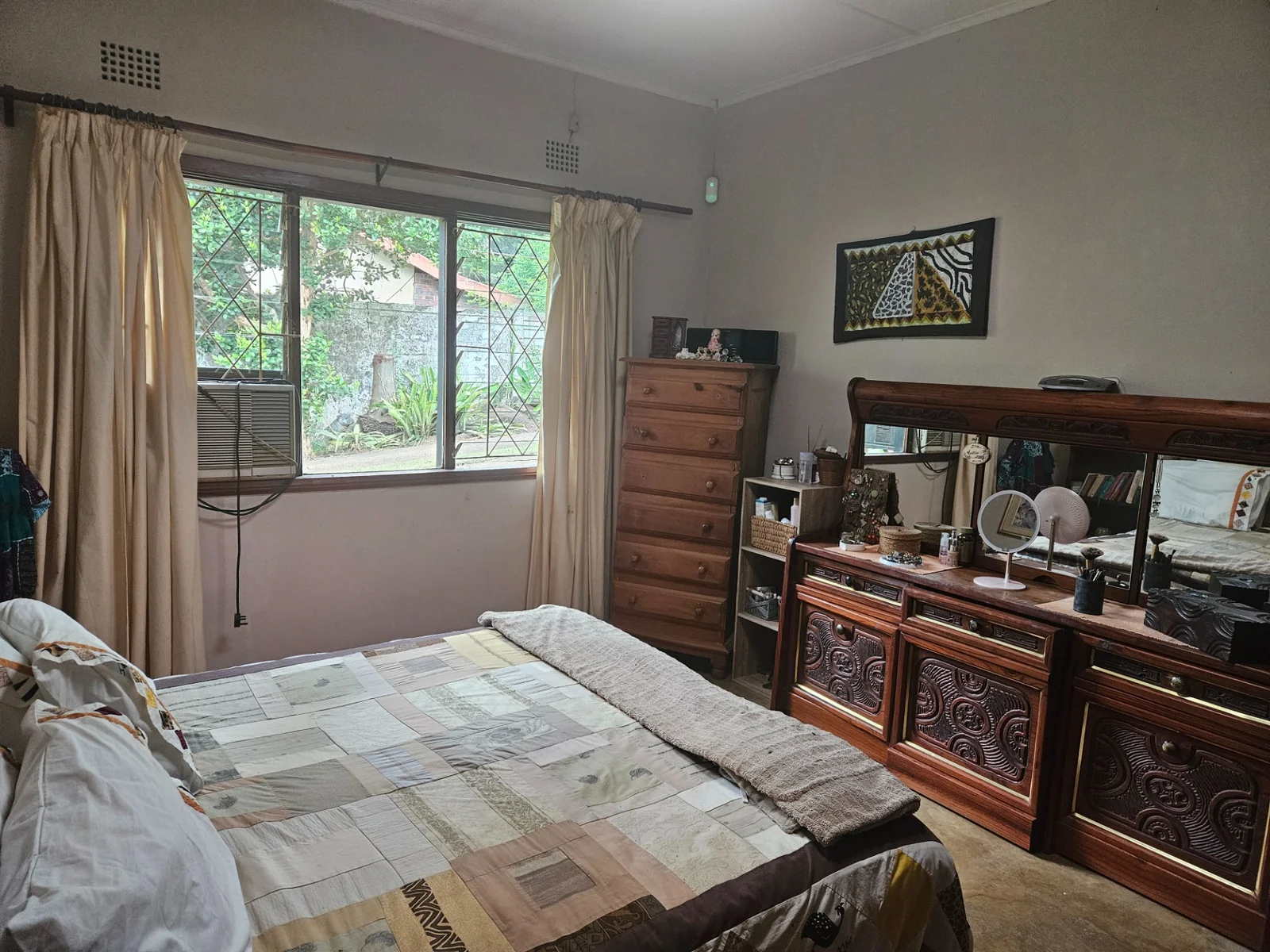 Comfortable 3 bedroom home with garden cottage