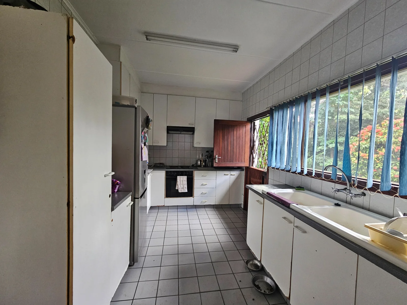 Comfortable 3 bedroom home with garden cottage