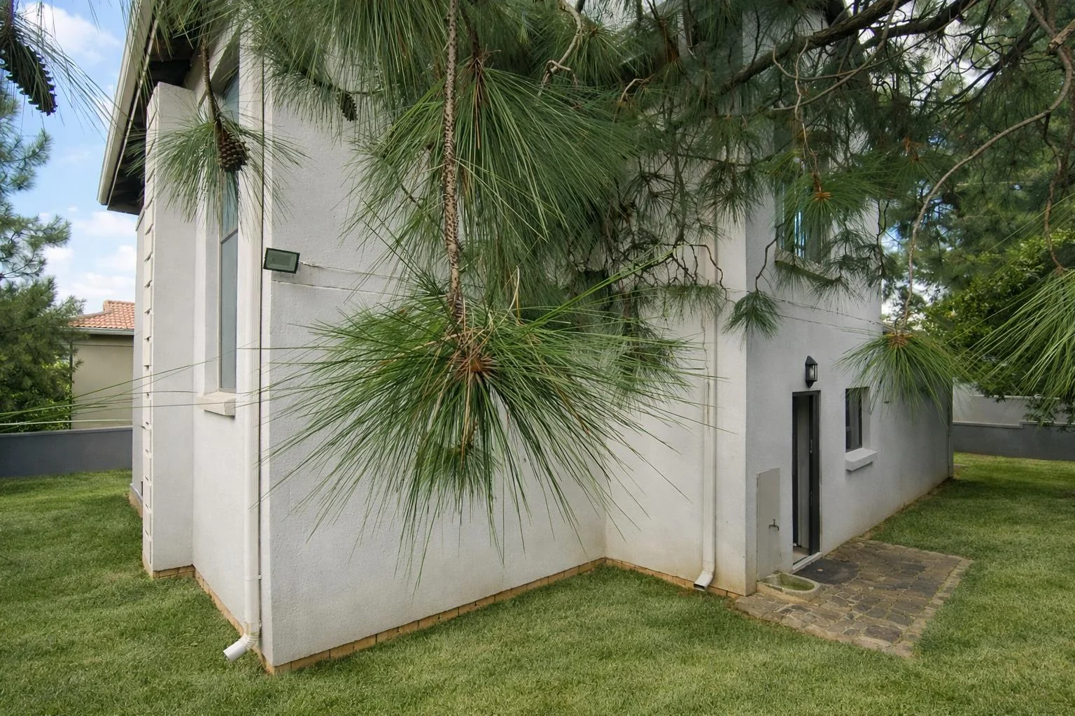 This double-storey cluster offers a lifestyle that feels far removed from the rush, yet perfectly connected to everything that matters.