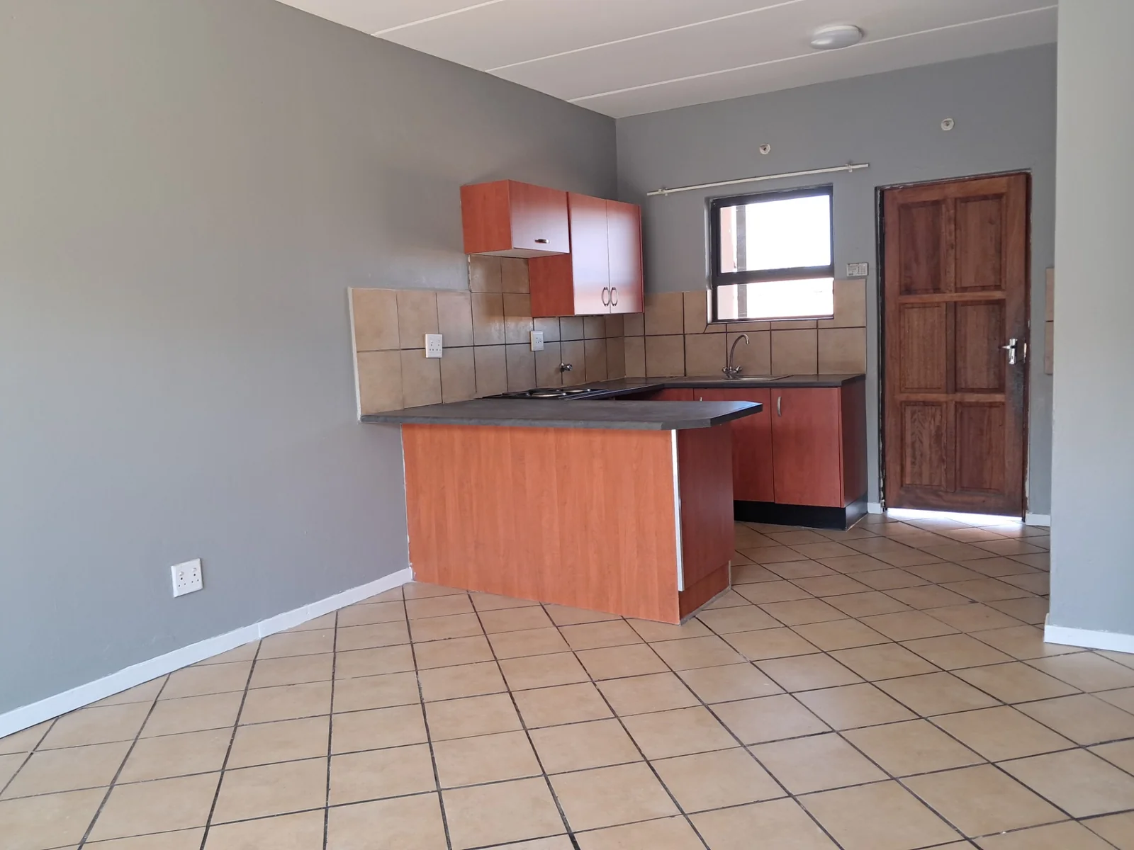 A Two-Bedroom Apartment For Rent in Florida Lake