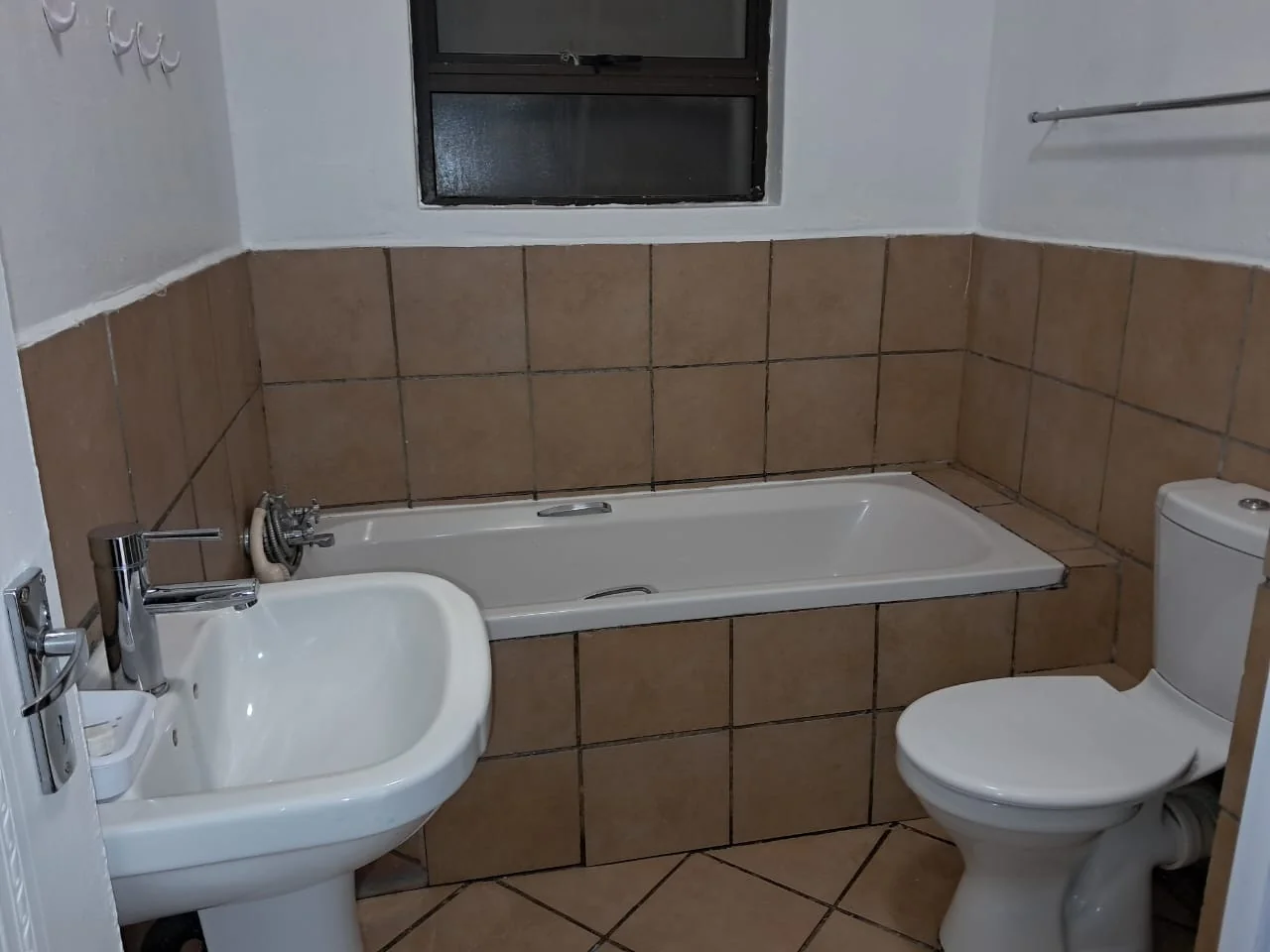 A Two-Bedroom Apartment For Rent in Florida Lake