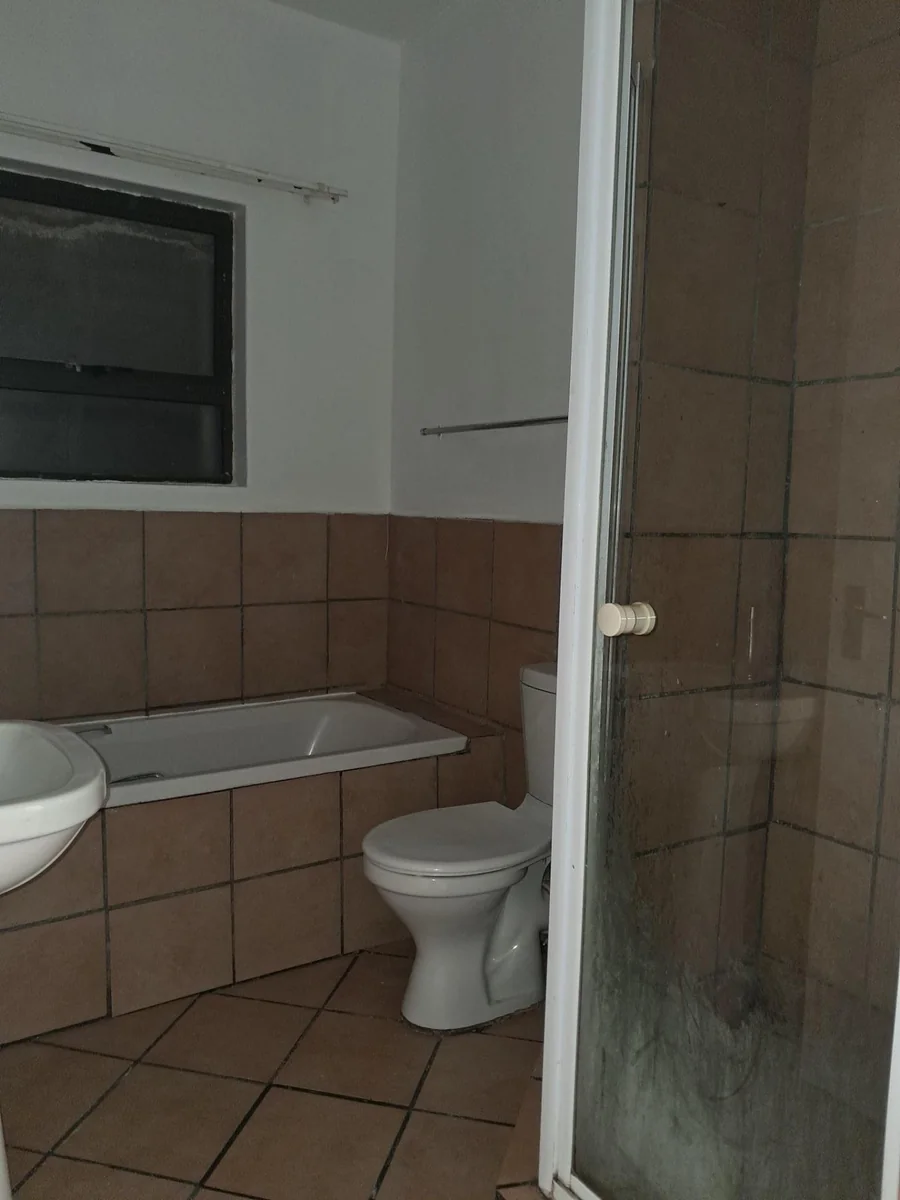 A Two-Bedroom Apartment For Rent in Florida Lake