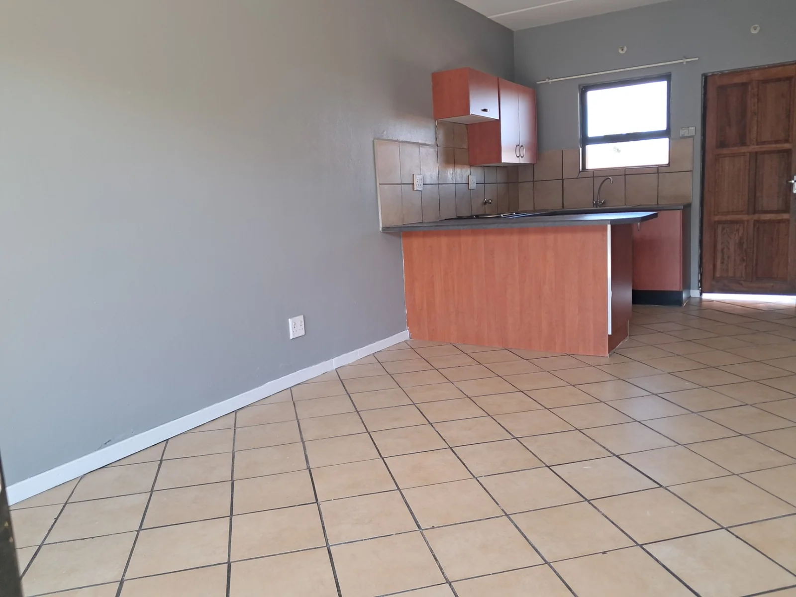 A Two-Bedroom Apartment For Rent in Florida Lake