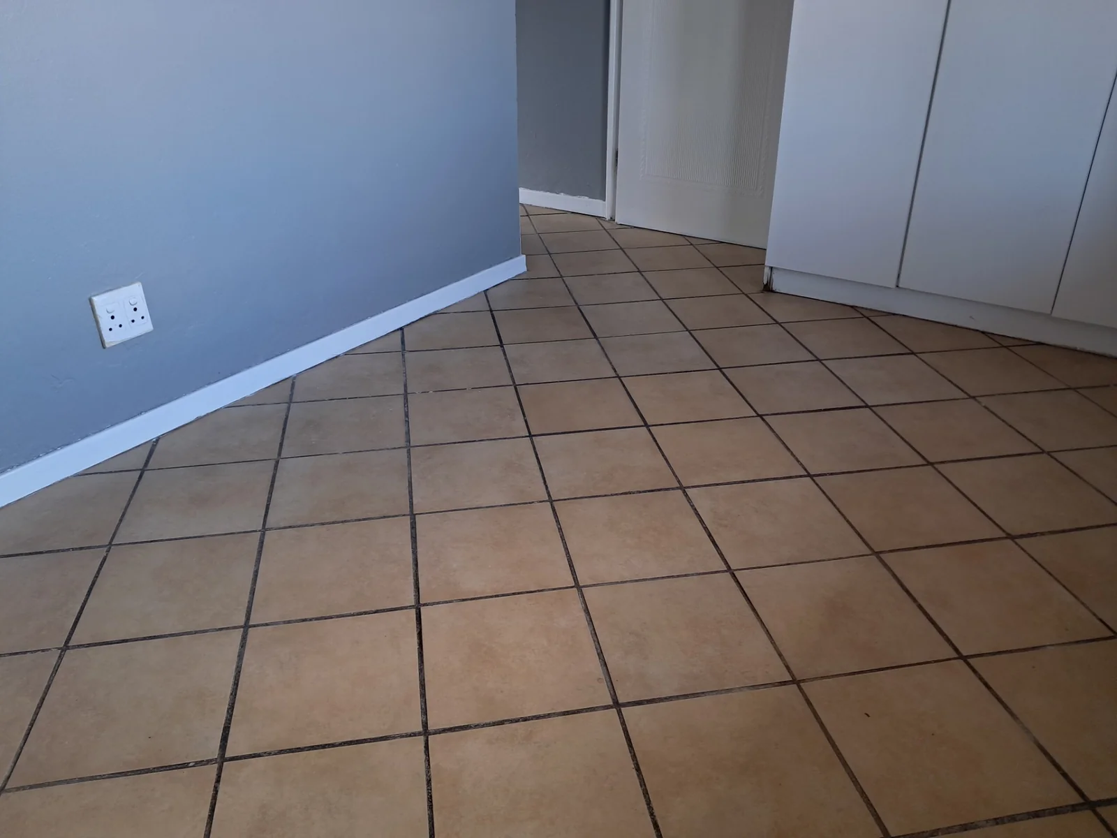 A Two-Bedroom Apartment For Rent in Florida Lake