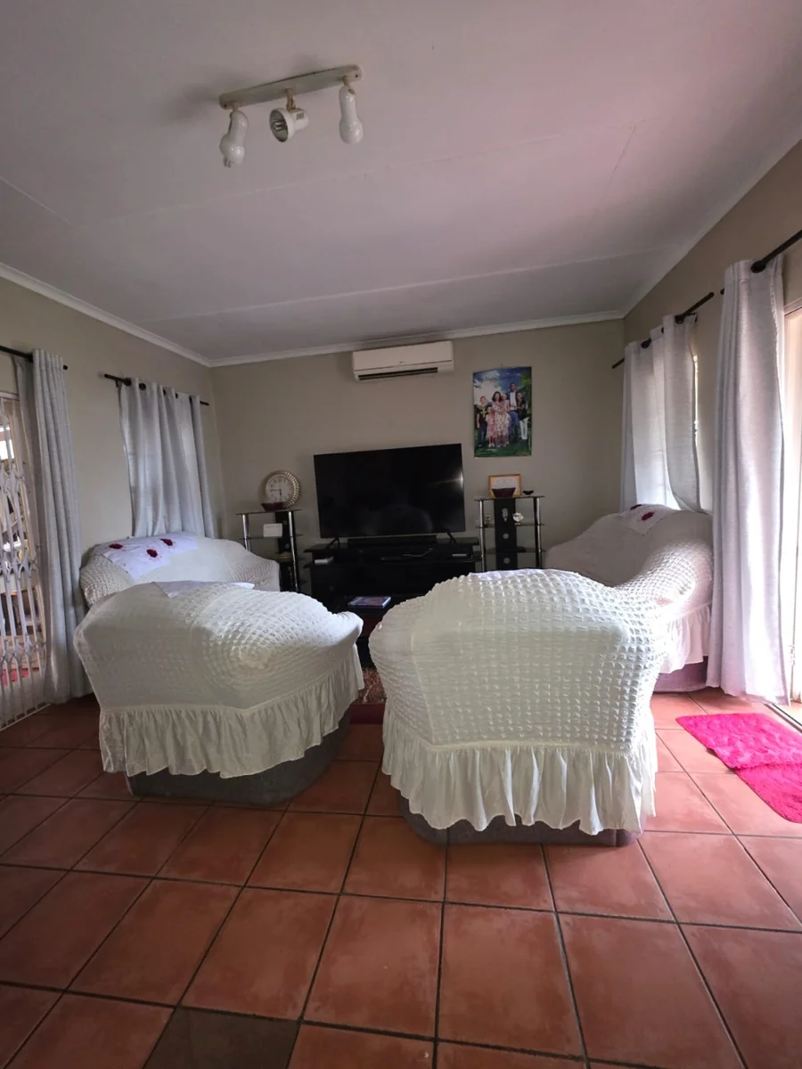 House for sale in Victoria's Place for R 1 285 000