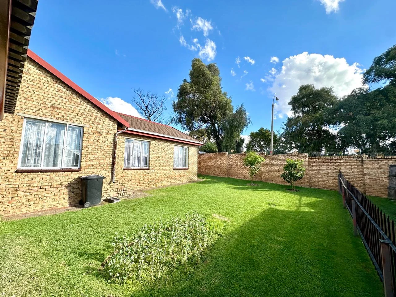 SECURE YOUR PEACE, ENJOY YOUR SPACE – EFFORTLESS LIVING WITH A GARDEN TO MATCH