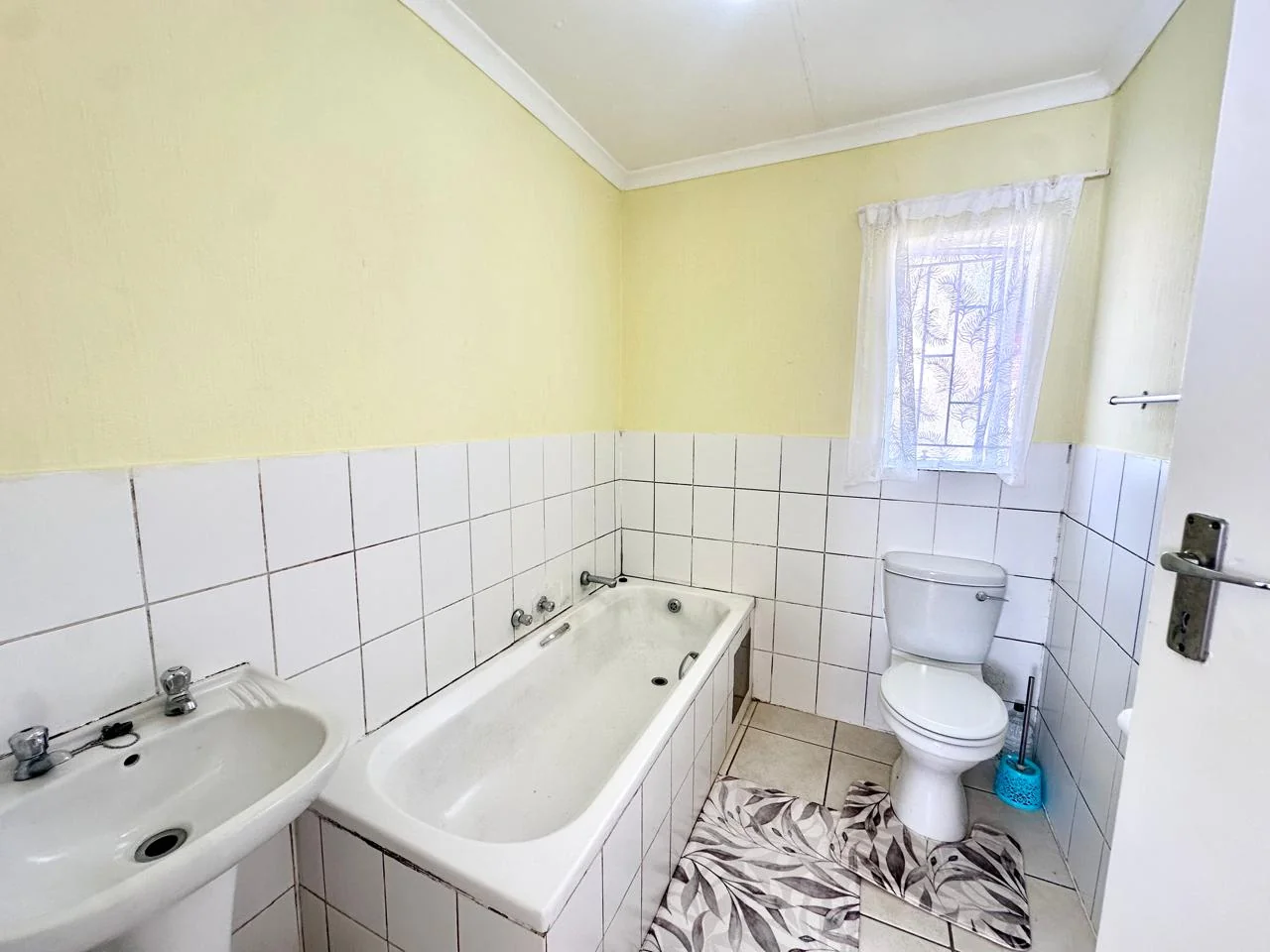 SECURE YOUR PEACE, ENJOY YOUR SPACE – EFFORTLESS LIVING WITH A GARDEN TO MATCH