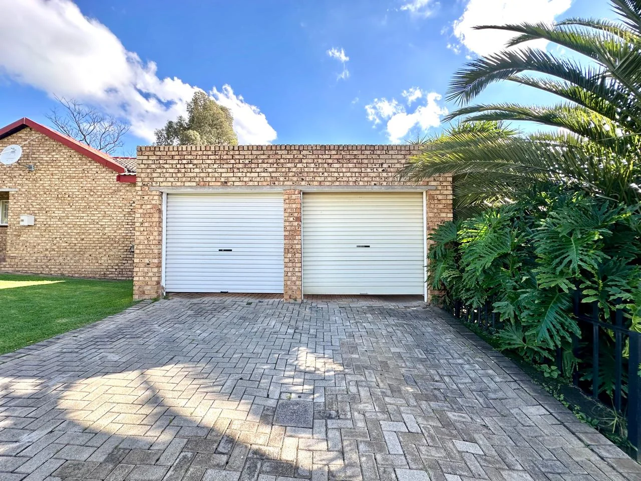 SECURE YOUR PEACE, ENJOY YOUR SPACE – EFFORTLESS LIVING WITH A GARDEN TO MATCH