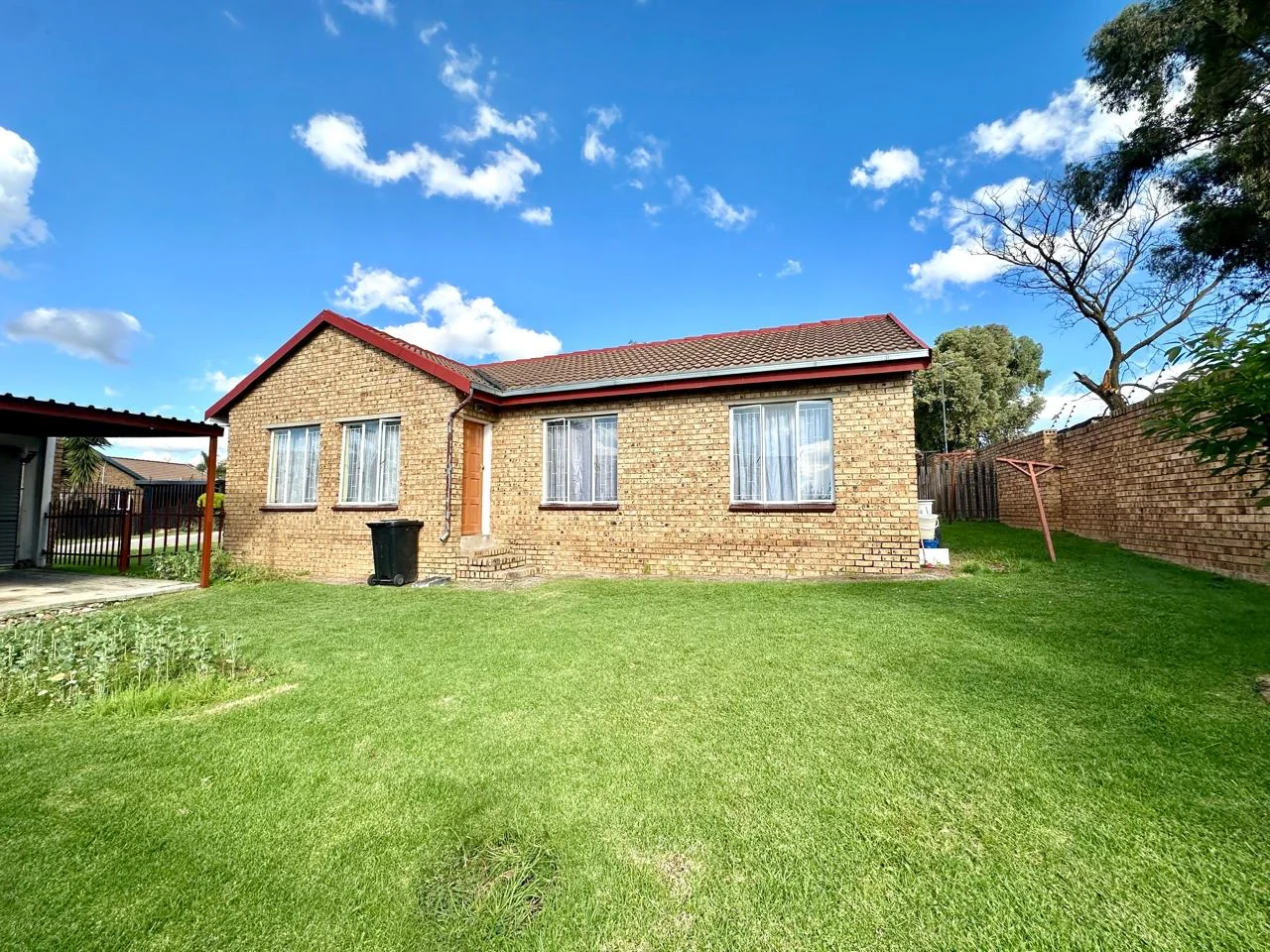 SECURE YOUR PEACE, ENJOY YOUR SPACE – EFFORTLESS LIVING WITH A GARDEN TO MATCH