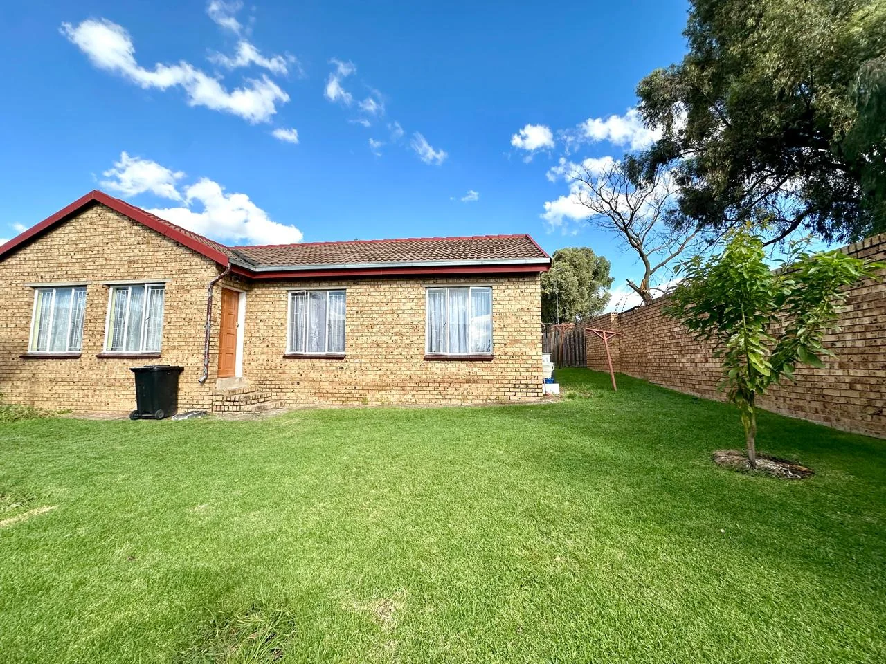 SECURE YOUR PEACE, ENJOY YOUR SPACE – EFFORTLESS LIVING WITH A GARDEN TO MATCH