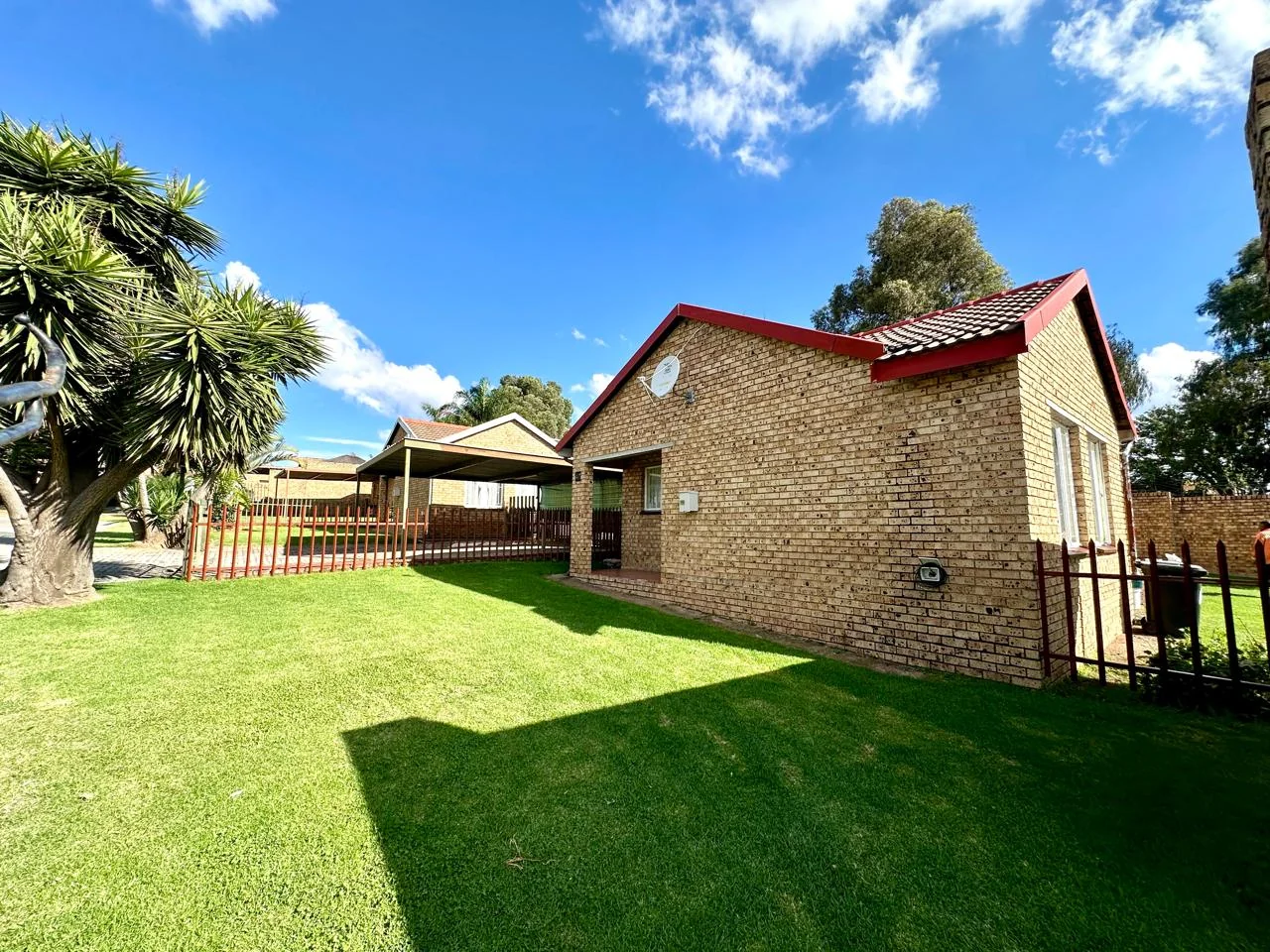 SECURE YOUR PEACE, ENJOY YOUR SPACE – EFFORTLESS LIVING WITH A GARDEN TO MATCH