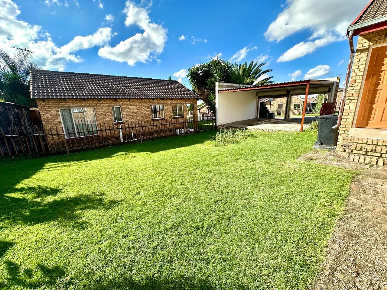 SECURE YOUR PEACE, ENJOY YOUR SPACE – EFFORTLESS LIVING WITH A GARDEN TO MATCH