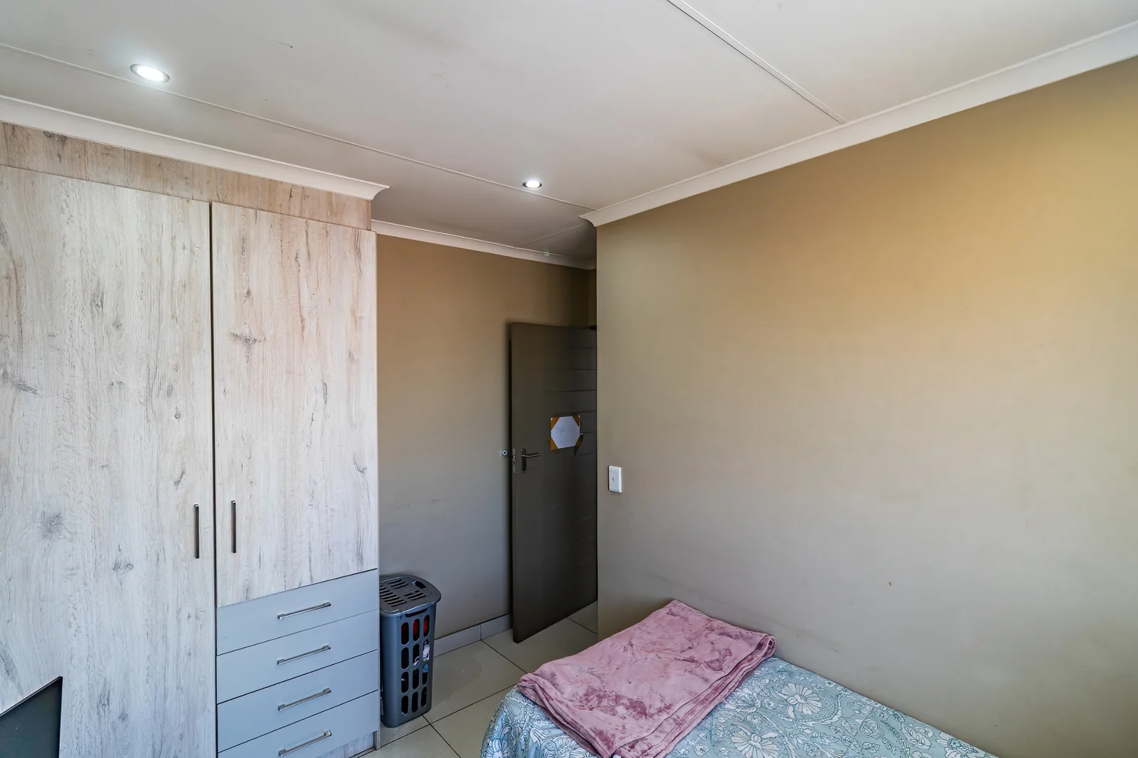 Secure Family Living in Clayville, Midrand: Spacious 4 Bedroom Estate Home with Big Yard.