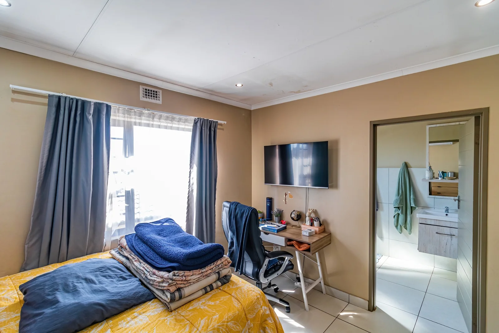 Secure Family Living in Clayville, Midrand: Spacious 4 Bedroom Estate Home with Big Yard.