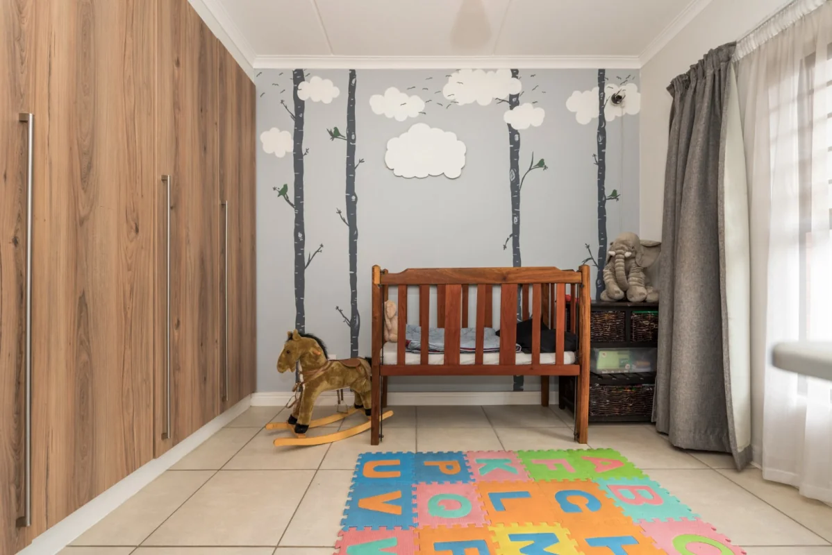 Beautiful modern group floor apartment in the Reids, Linbro Park