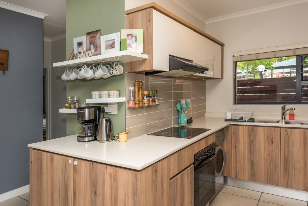 Beautiful modern group floor apartment in the Reids, Linbro Park