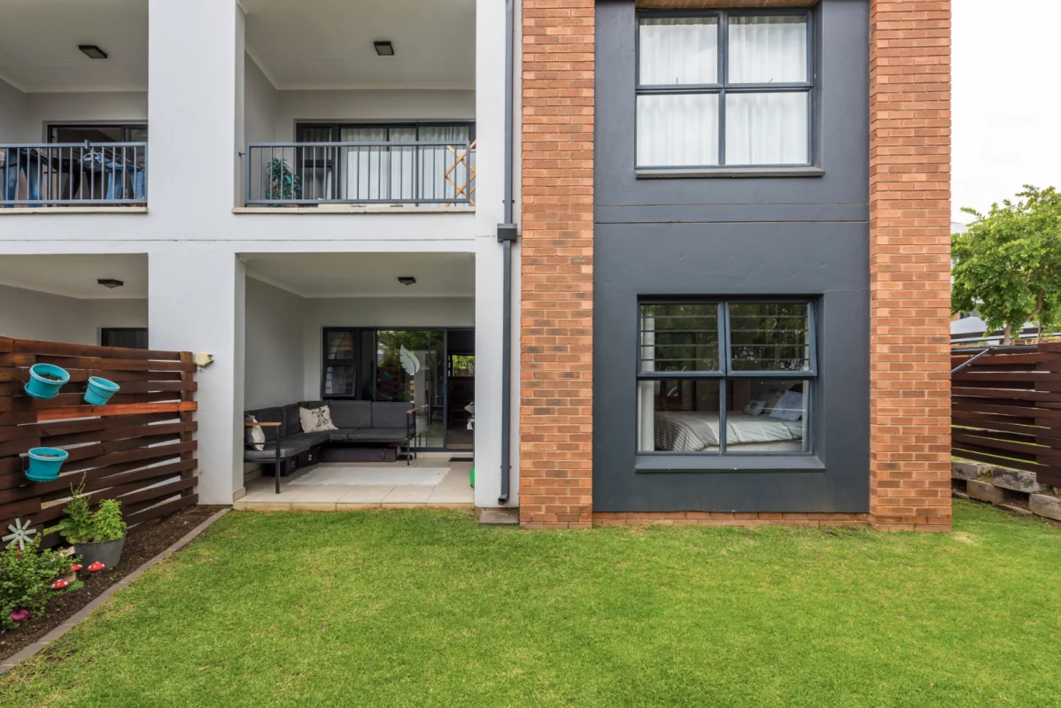 Beautiful modern group floor apartment in the Reids, Linbro Park