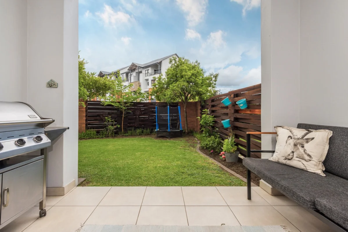 Beautiful modern group floor apartment in the Reids, Linbro Park