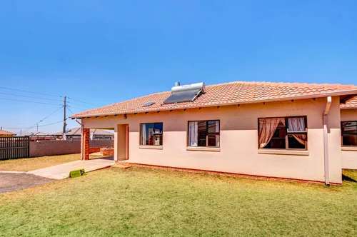 93 Gardenia, Azaadville Gardens, Krugersdorp