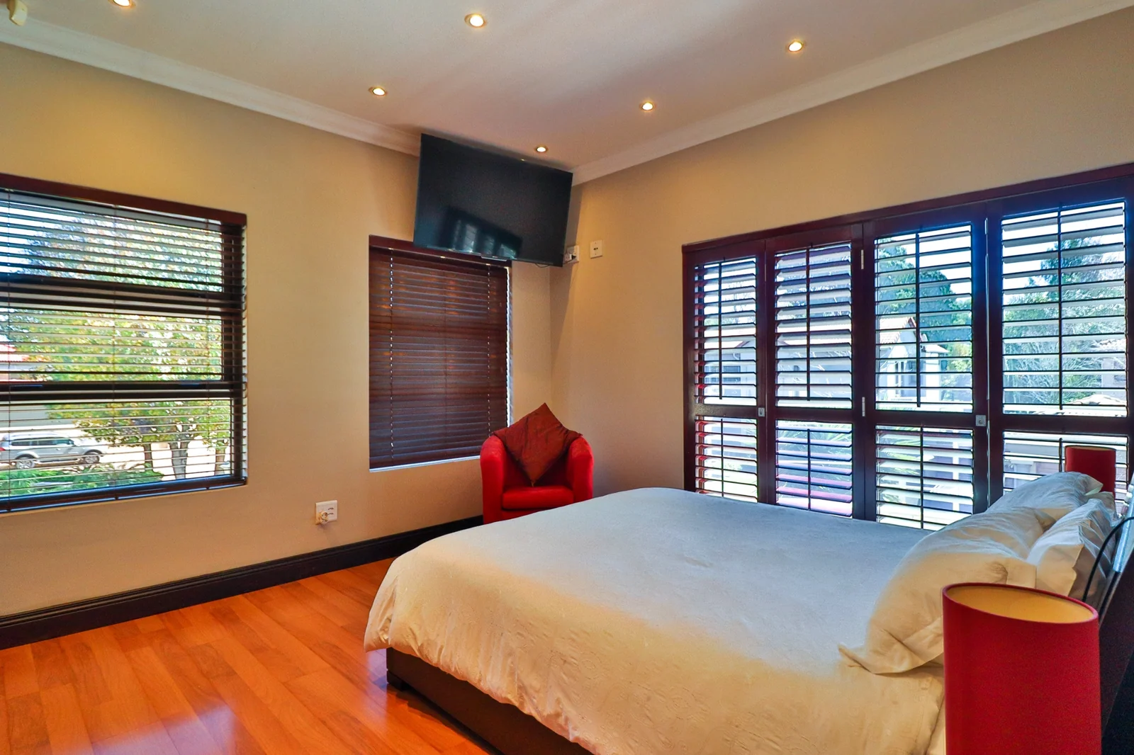 FOR THE DISCERNING BUYER ..... YOU'VE FOUND YOUR FURNISHED HOME!