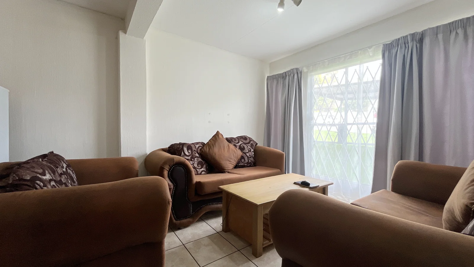 1 Bedroom Ground Floor Apartment for Sale